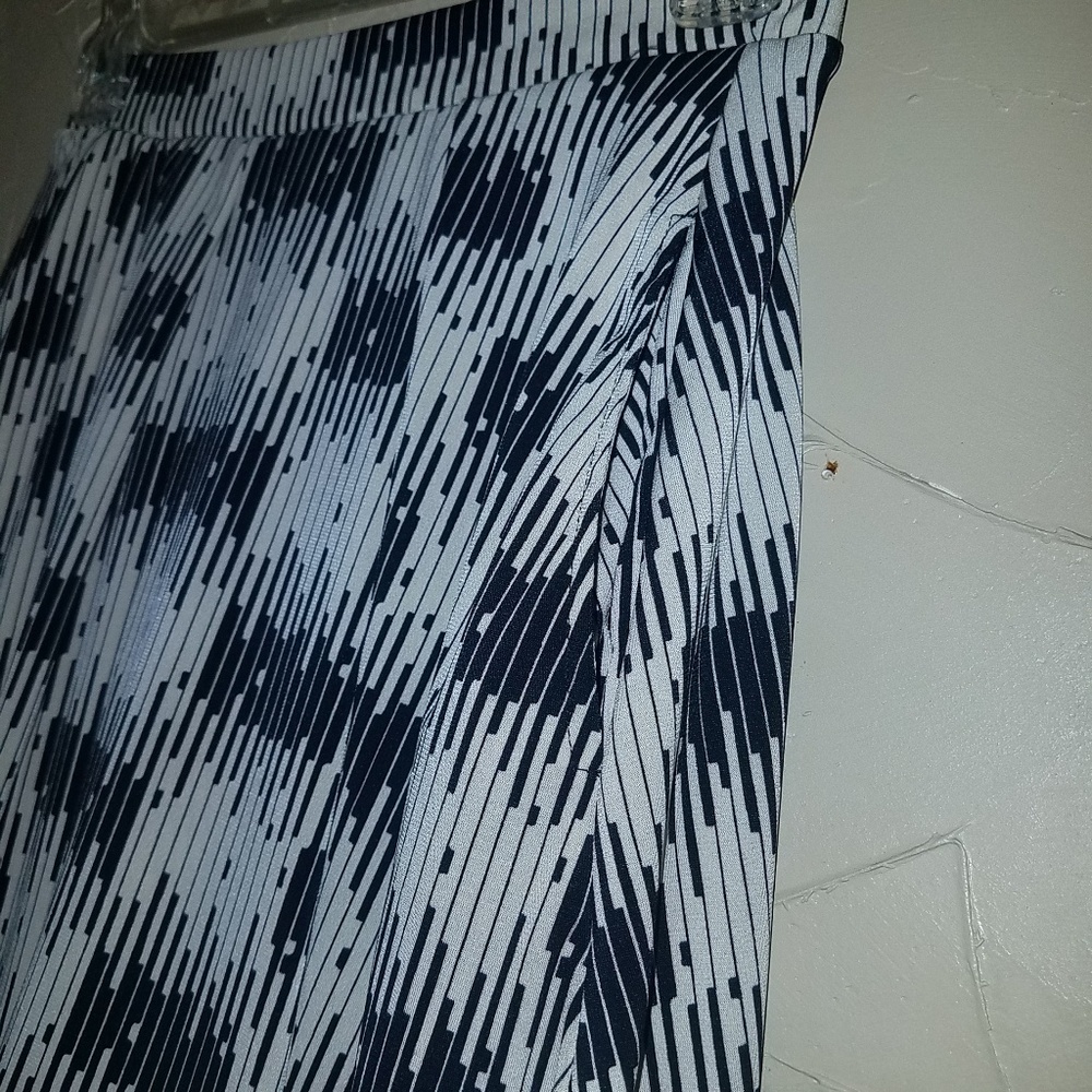 Lularoe Small Madison Skirt w/ Pockets - Picture 2 of 6